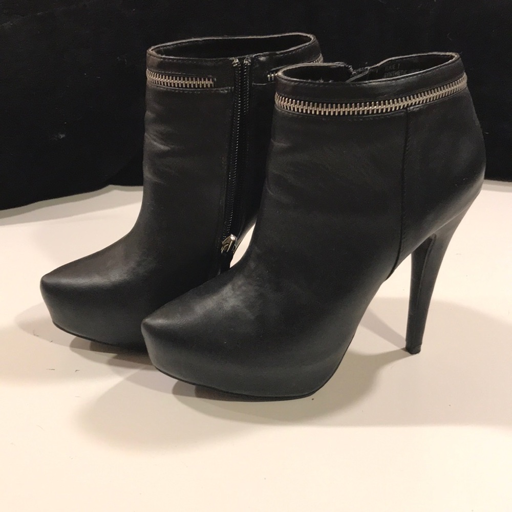 Women’s black booties